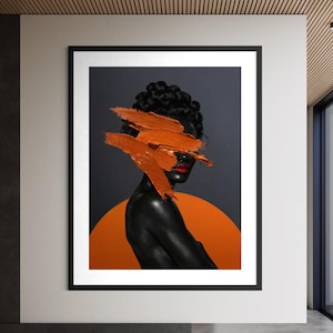 Puede incluir: Impresión artística enmarcada que presenta un retrato de una persona con piel oscura, con pinceladas naranjas sobre el rostro. El fondo es gris oscuro con un círculo naranja. Decoración de pared.