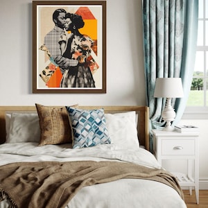 Pu&ograve; includere: Un collage incorniciato di una coppia che si abbraccia, con un motivo geometrico e accenti floreali in tonalit&agrave; di arancione, giallo e blu.
