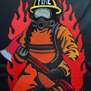 Brandman broderi designfil, brandman maskinbroderimönster, brandräddningsjacka ryggdesign, hjältestygnsfil, omedelbar nedladdning