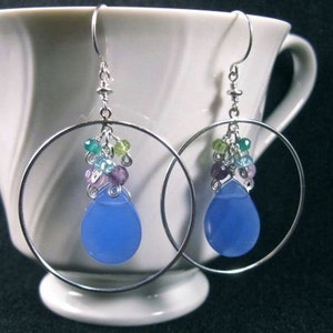 Cluster-Hoop Ohrringe - Silber, blauer Chalcedon, Edelstein-Cluster