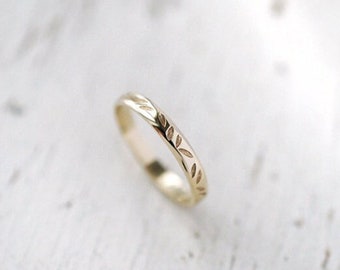 Falling Petals ring in 18kt Yellow, Rose or White gold