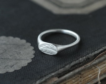 Silver Fern Signet Chevaliere ring