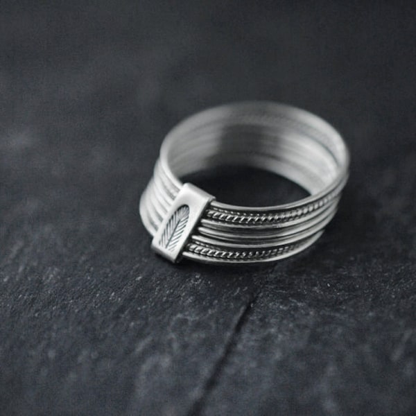 7 Semainier twist and turn silver stacking rings