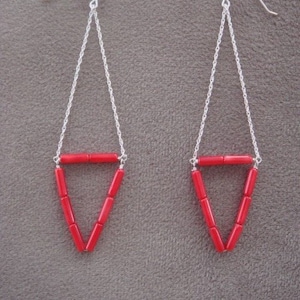 VENTE - boucles d’oreilles Triangle de corail rouge