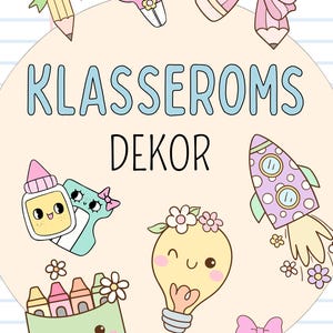 Puede incluir: Ilustración caprichosa con elementos escolares. Incluye un lápiz con lazo, tijeras, un cohete, una bombilla, crayones y libros. El texto "KLASSEROMS DEKOR" se muestra en azul. El diseño general es colorido y juguetón.