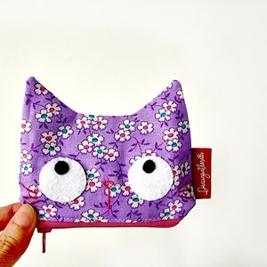 Porta-moedas com cara de gato fofo – Bolsa com zíper em formato de animal kawaii, porta-moedas pequeno para gatos, presente para amantes de gatos, mini carteira para gatinhos, bolsa com estampa de flor roxa para gatos
