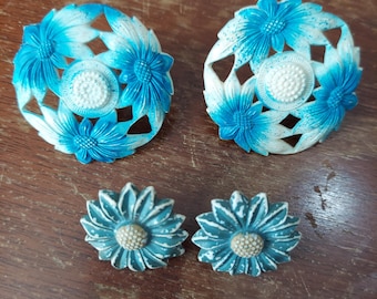 4 x vintage curtain pushpins blue - larger is 1.75 inches across
