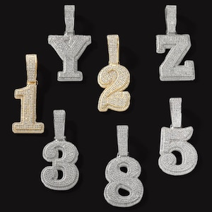 Collar de diamantes de lujo con piedras de circonita cúbica 5A de Iced Out Jewelry, colgante grande con alfabeto de 26 iniciales mayúsculas de la A a la Z, colgante personalizado con números del 0 al 9