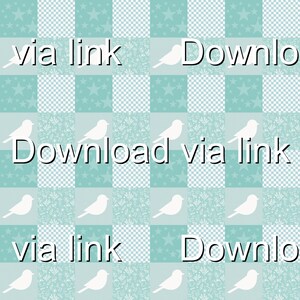 Op de afbeelding: Een herhalend patroon met lichtblauwe en witte ruitjes met witte sterren, vogels en bloemmotieven. De woorden "via link" en "Download" zijn over het patroon gelegd.