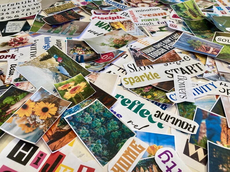 Może przedstawiać: Kolaż z kolorowych skrawk&oacute;w papieru z napisami i obrazami. Napisy obejmują "sparkle", "start", "tough times don't last", "reflect", "routine", "flowers", "creativity", "happiness", "service", "power", "discipline", "wait", "work", "journey", "inspire", "home", "soul", "op", "the slow". Obrazy obejmują kwiaty, rośliny i ananasa.