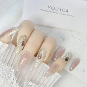 Elegant  Glamorous Cat Eye Press-On Nails – Medium Length, Shimmering Finish, Customizable Colors  Sizes