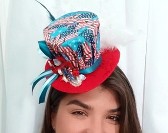 Kentucky derby Patriotic mini top hat mad hatter flag red white blue print and red satin with feathers sweet Lolita harajuku #kyderbyfashion
