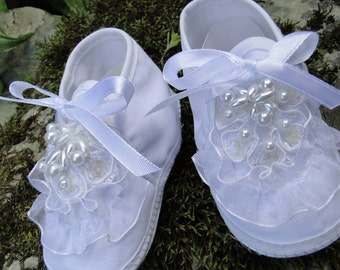 White Baby booties Christening white lace and beaded applique wedding first trip home #babybooties