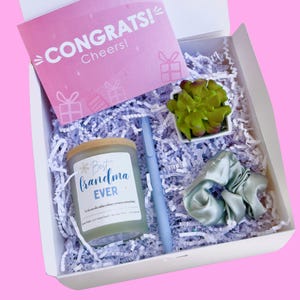 Mother’s Day Gift Box for Grandma – Best Grandma Ever Candle with Custom Label, Succulent, Pen, Scrunchie & Card – Gift for Abuela