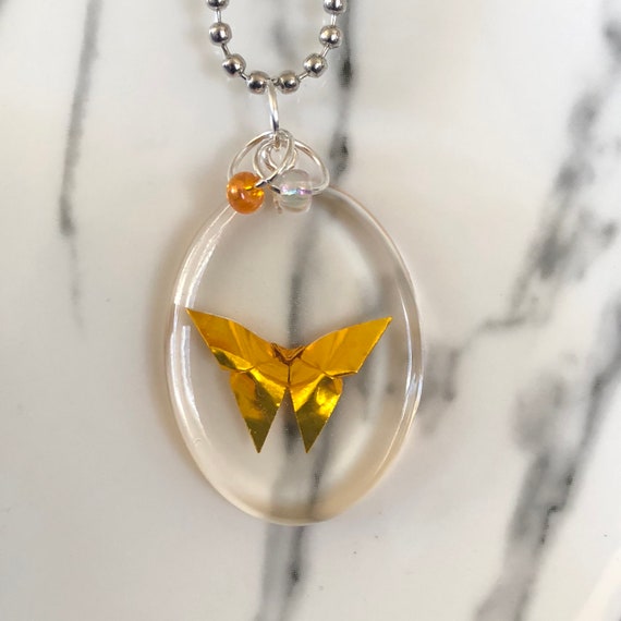 Schmetterling Origami Halskette Gold In Kunstharz Ovales Gelben Papier Falten Glas Süße Mini Hübschen Handgefertigten Original Geschenk Mama