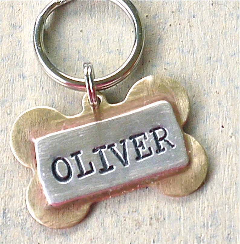 Etiqueta de perro Etiqueta de identificación de mascota personalizada / Oliver Bone TINY Multi Metal Identificación personalizada Joyería para mascotas imagen 1