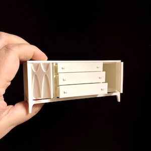 File digitale 3D STL Brasilia Credenza Armadio Cassettiera in scala 1:12, mobile credenza in stile metà secolo per casa delle bambole, mobili in miniatura per soggiorno