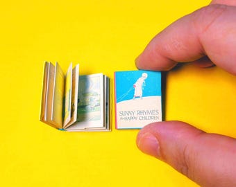 Zestaw miniaturowych książek obrazkowych w skali 1/12, 2 tomy (cyfrowy PDF), miniaturowy domek dla lalek do druku, słoneczne rymowanki dla szczęśliwych dzieci