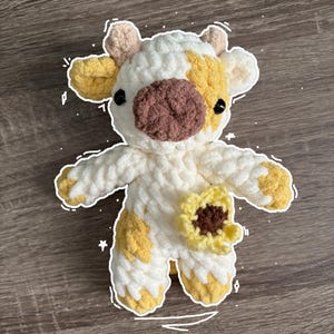 Handgemachte Häkelarbeit Sonnenblume Kuh | Süße Amigurumi Kuh mit Sonnenblume Zubehör | Perfektes Geschenk für Kuhliebhaber & Bauernhofliebhaber