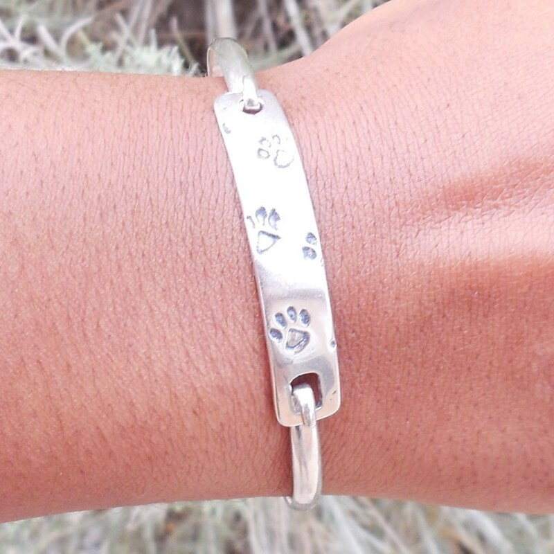 Classic Gold 2mm Bracelet - Paw Print Small Gold Disc main image 1