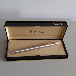 Caneta voadora Parker. 4 cores.