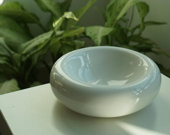 Modern Ceramic Donut Shape Pet Bowl – Elevated Design for Cats & Small Dogs