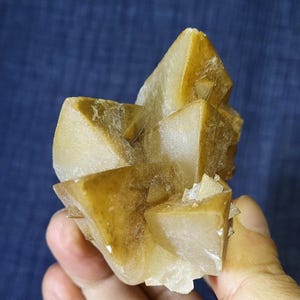 Einzigartige gelbe Calcitstufe als Rohstufe. &#39;Hundezahn&#39; Calcit zum Sammeln aus Turkiye