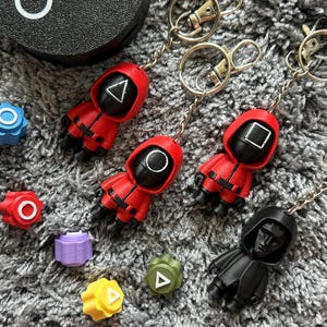 Collectors Set Circle, Triangle, Square and Front Man Keychains - Red Hooded Guard Figures - Fun Gamer Gifts - 3D Printed Keyrings for Fans