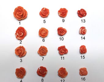 Natürliche, unbehandelte rot-orange Koralle, handgeschnitzt in Form einer Rose. 10 bis 20 Millimeter.