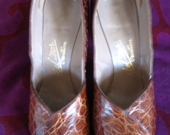 Spectacular Del-Mar NY Brown Leather Pin Up Pumps Size 7.5 8 B