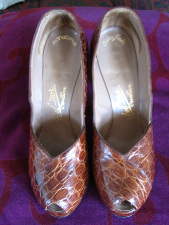 Spectacular Del-Mar NY Brown Leather Pin Up Pumps 