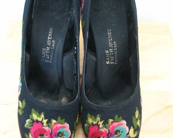 Saks Fifth Avenue Black Satin Floral Plush Pumps Size 8A