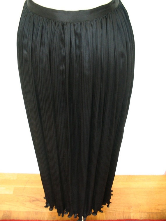 Valentino Boutique Micro Pleat Black Silk Skirt S… - image 3