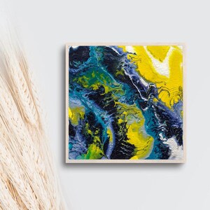 Flux abstrait vif, art acrylique dynamique, 15 x 15 cm, acrylique sur carton entoilé