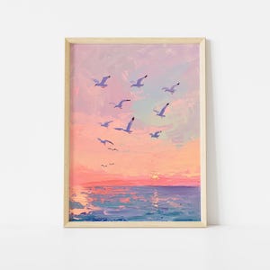 Poster di gabbiani al tramonto, stampa murale con oceano pastello, stampa di uccelli costieri, decorazione da spiaggia con cielo rosa, illustrazione rilassante del mare