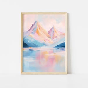 Poster con paesaggio montano pastello, arte murale con riflessi sereni sul lago, stampa di scene naturali da sogno, decorazioni montane dai colori tenui