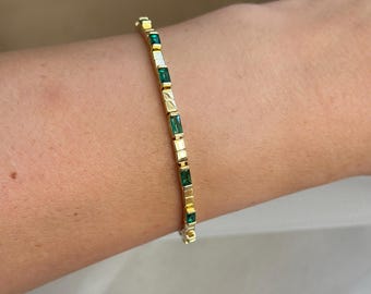 Vergoldetes Smaragdgrün CZ Armband: Minimalistisches zierliches Tennisarmband