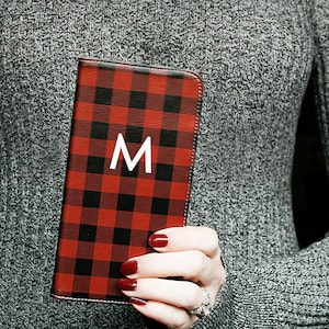 Cartera personalizada para iPhone 15 Pro Max con estampado de cuadros de búfalo y monograma Hygge para iPhone 16, billetera de piel sintética, regalos para ella 13, 12, 14 Plus WC-BUFFR