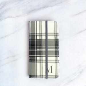 Funda personalizada tipo billetera para iPhone 14, 12, 11 y 16 con monograma de cuadros Hygge, piel sintética gris/blanco invierno SE 2020 WC-PLWW