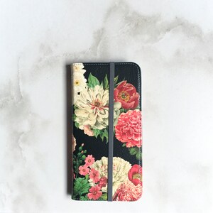 Dark Floral Wallet Phone Case Floral Bunch on Black iPhone 15 14 13 12 11 SE 2020 Womens Wallet WC-FB