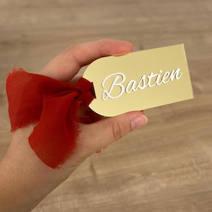 Mirror arch name place marker with ribbon - Wedding place marker - Guest names