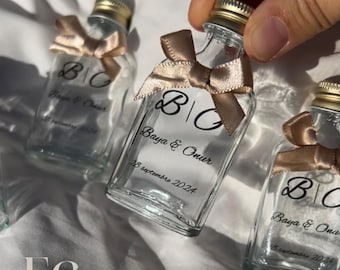 Wedding favors - Personalized glass bottles - Wedding gifts