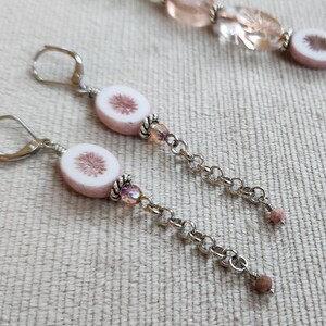 Zacht Whisper Pink Tsjechisch glas en ketting Dangle Oorbellen