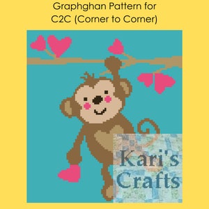 Könnte beinhalten: Ein Häkel-Graphghan-Muster mit einem braunen Affen, der an einem Ast mit rosa Herzen hängt. Das Muster trägt den Titel "Graphghan Pattern for C2C (Corner to Corner)" und enthält den Text "Kari's Crafts".