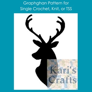 Puede incluir: Silueta negra de una cabeza de ciervo con cuernos. La imagen es un patrón de graphghan para crochet simple, tejido o TSS. El texto "Kari's Crafts" está en la esquina inferior derecha de la imagen.