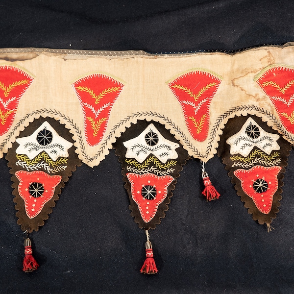 Quirky Antique Hand Embroidery Valance Or ...