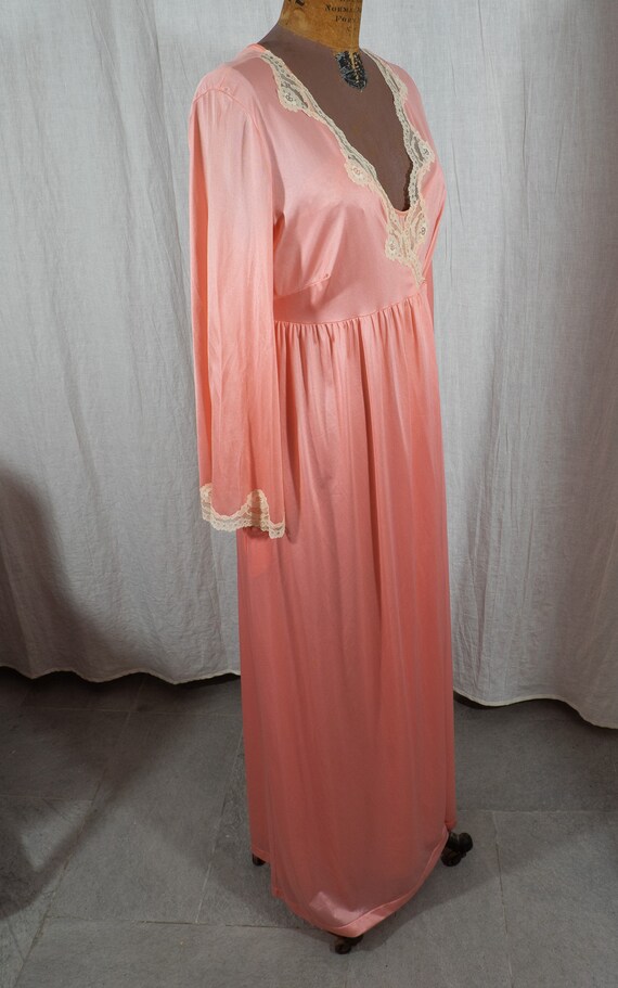 Vintage 1960's Pink Nightgown and Peignoir Set Si… - image 3