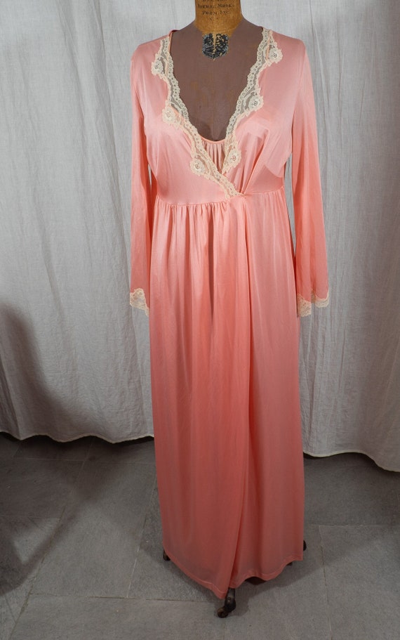 Vintage 1960's Pink Nightgown and Peignoir Set Si… - image 2