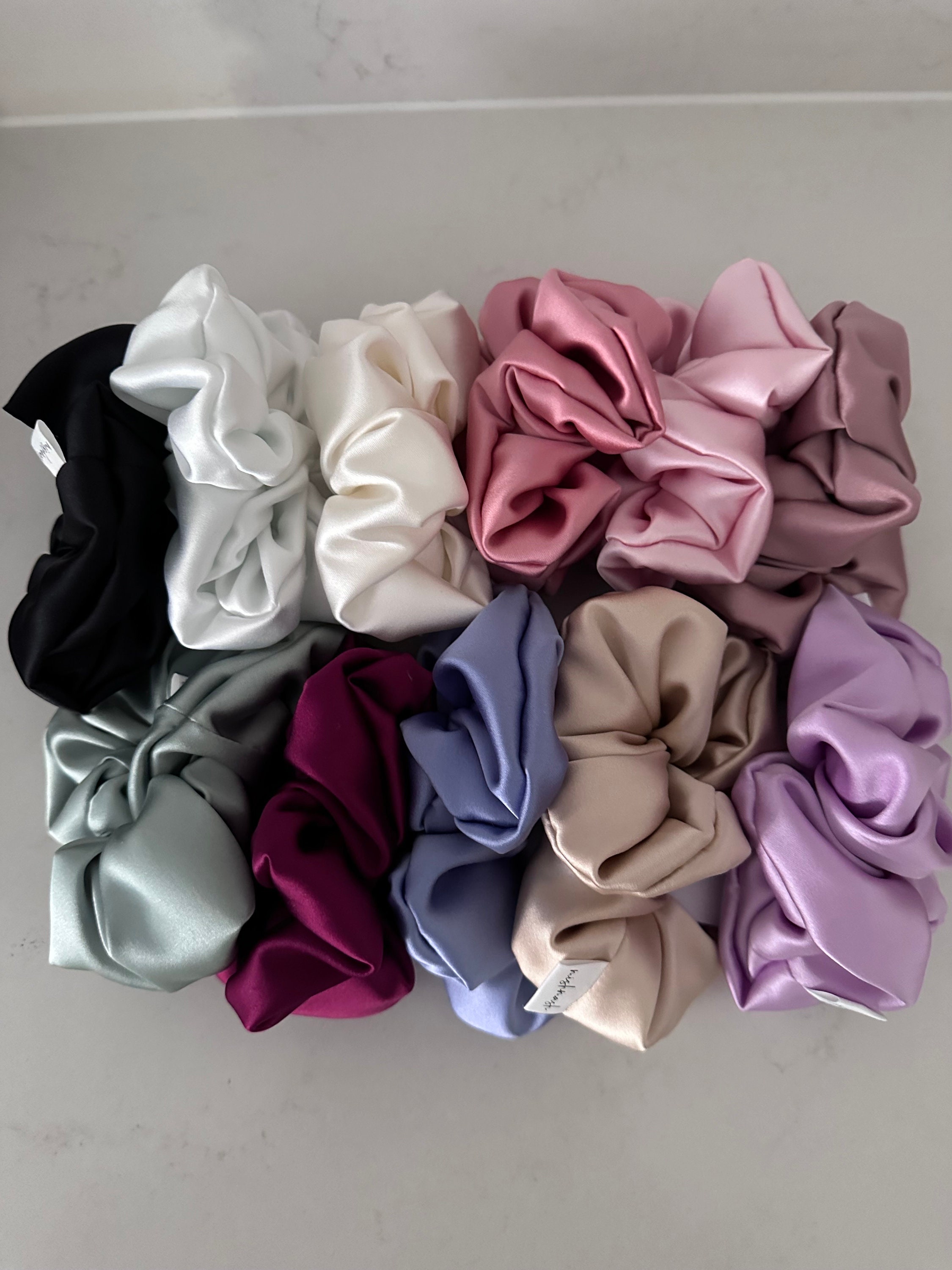 16 Satin-Haargummis In Rosa – Perfekt Für Brautjungfern, Junggesellinnenabschiede & Teams