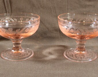 Lot von 2 Vintage Haselnuss Atlas Kleeblatt Pink Depression Glas Sorbet Geschirr